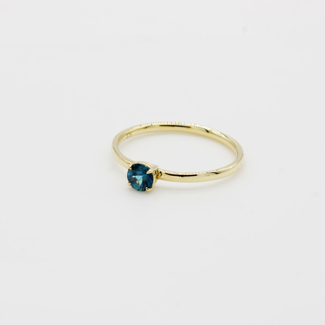 9ct Gold Teal Sapphire Ring