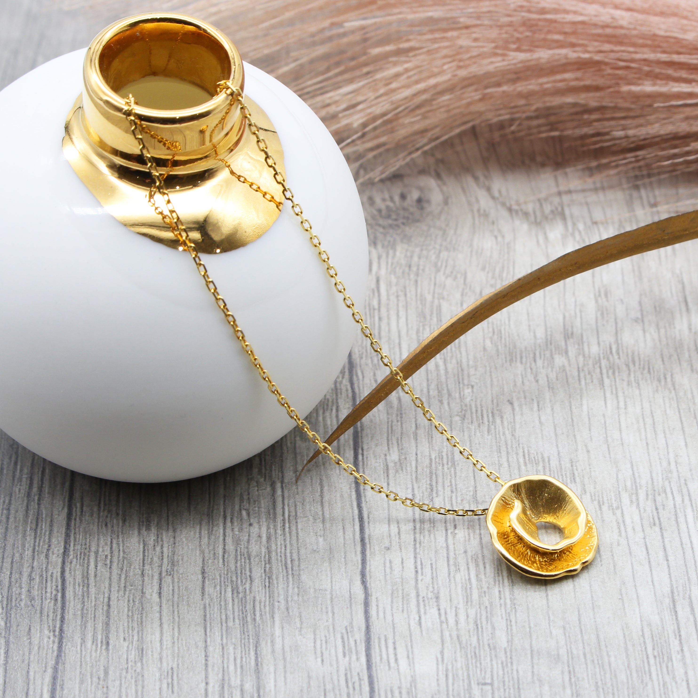 Gold Disc Necklace, Dainty Delicate Minimal Necklaces for Women – AMYO  Jewelry